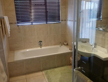 Villa Botanica Guest House มิดแรนด์ ภายนอก รูปภาพ